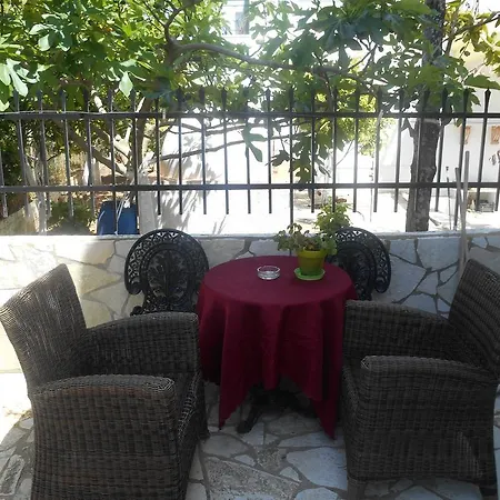 Melios Appartamento Petalídhion